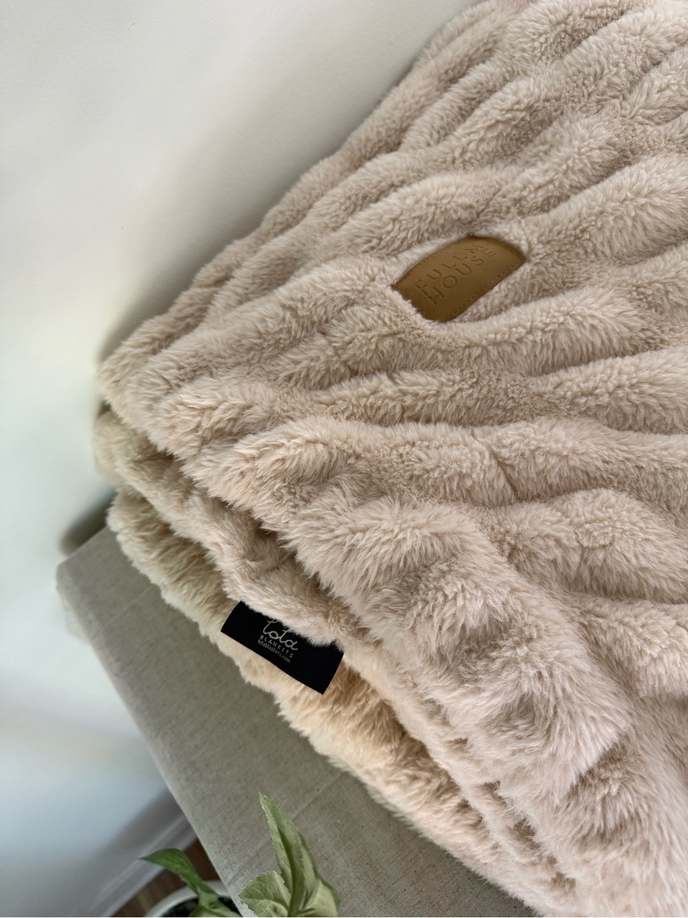 Large Lola Blanket - Fullm House Collaboration - Picture 6 of 6